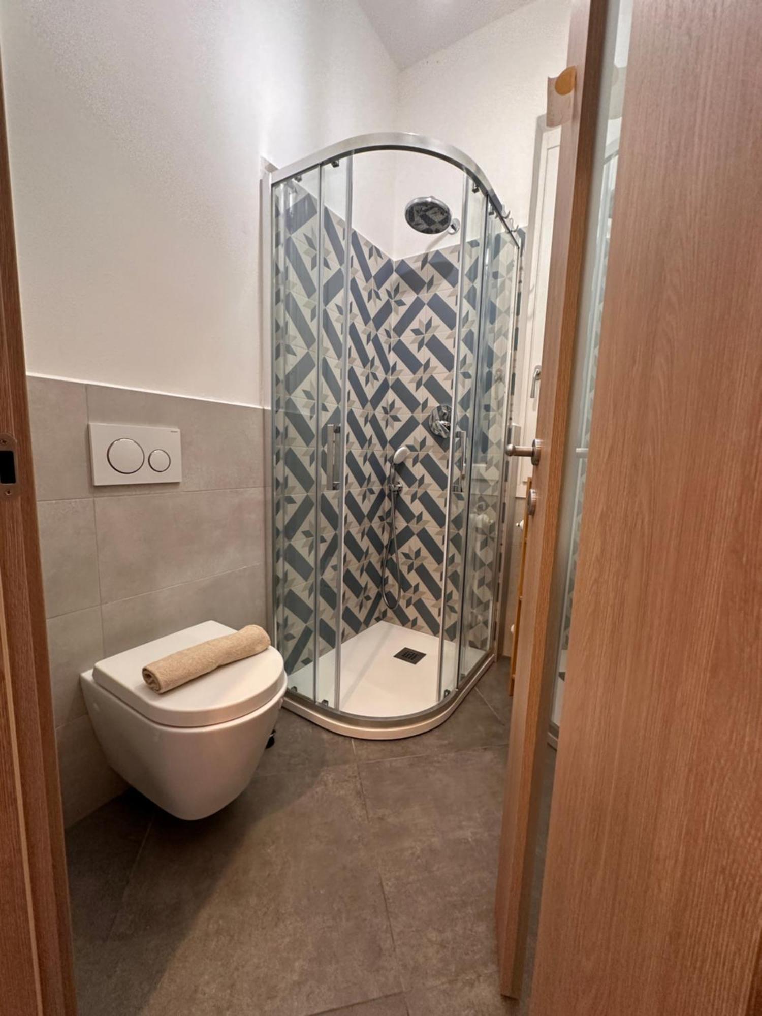 Casa Ling -Ac - Parking-2Bathrooms Como Exterior photo