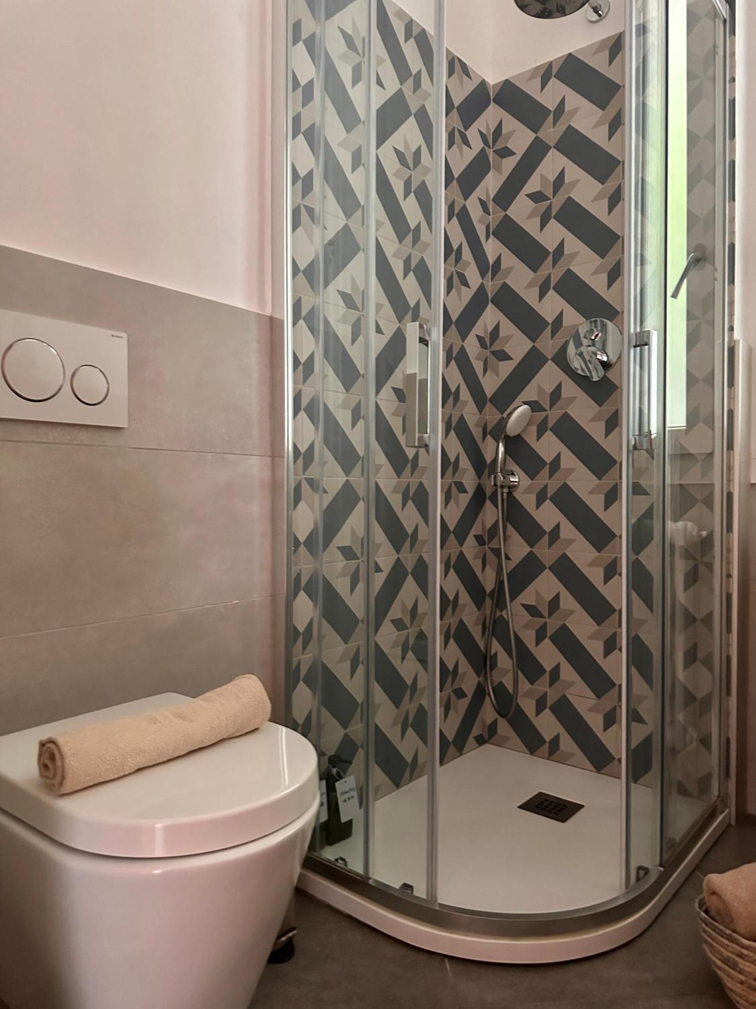 Casa Ling -Ac - Parking-2Bathrooms Como Exterior photo